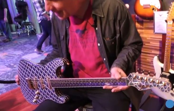 Cea mai scumpa chitara din lume si un bas urias cu 24 de corzi, curizoitatile expuse la NAMM 2015